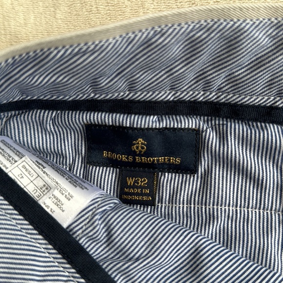 Brooks Brothers chino shorts - Picture 2 of 4